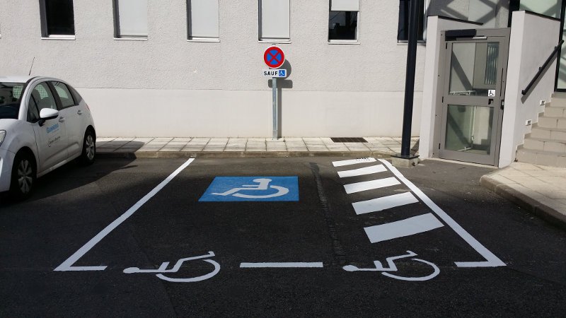 Marquage au Sol PMR Oise - Entreprise - Parking PMR