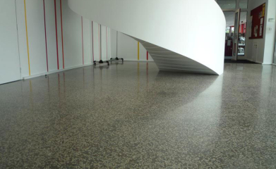 Sols béton hall d'accueil image 9