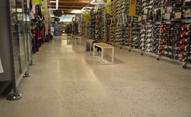 Rénovation du sol d'un magasin Décathlon image 3
